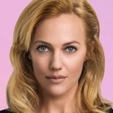 Meryem Uzerli als Sara