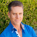Andrew Mercado als Presentor