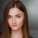 Caitlyn Miller als Mia Pierce
