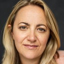 Lucy Thackeray als Helicopter Pilot