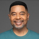 Martin Davis als Officer Lindsey
