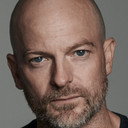 Max Wrottesley als MI5 Officer