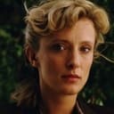 Kate Buffery als Lydia Priestley