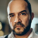 Coco Prada als Papa Reyes