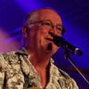 Jean Chocun als lead vocal et chœurs, guitare acoustique, mandoline, banjo, dulcimer