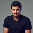 Pranay Manchanda als Jignesh 'Jiggy' Patel