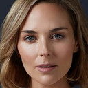 Tanya van Graan als Erica Channing