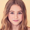 Maya Fellen als Young Sacha (uncredited)