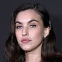 Rainey Qualley als Rainey Qualley