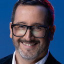 Eduardo Fuentes als Self - Host