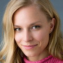 Amy Bury als Molly Hansen