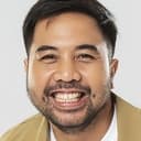 Adriano Qalbi als Pak Iyus