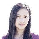 Celine Li als Lucy, Wan Rong Lu