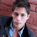 Shawn Roe als Derrick