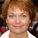 Pamela Reed als Loraine Miles