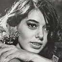 Cristina Aché als Lucy Pontes