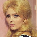 France Anglade als La femme du centre d'accueil