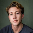Luke Mullen als Guy at the Beach