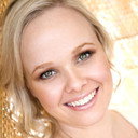 Katie Robertson als Brunette Nurse (voice)