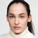 Derya Ay als Julia