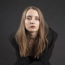 Maya Nohrstedt als Security Guard