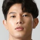 ธนสาร เมี่ยงบัว als Sunz