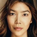 Angie Hsu als Army Medic