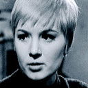 Julie Stevens als Gloria