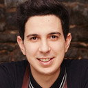 Danny Smiles als Self - Host
