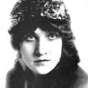 Pauline Bush als Mrs. Frank Smith