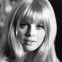 Britt Ekland als Eyvette