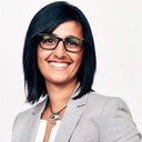 Priya Bapodra als Veterinarian