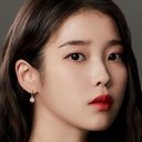 IU als Self