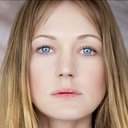 Azura Skye als Janey