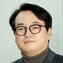 Lee Seo-hwan als Chief Park