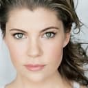 Amy Holland Pennell als Gwen