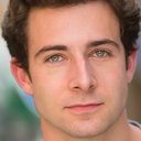 Gabriel Merritt als Alex Donovan