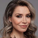 Öykü Serter als Host