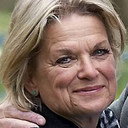 Pia Jondal als Christoffers sekretær