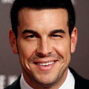 Mario Casas als Ángel