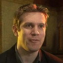 Tom Spilsbury als 