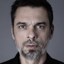 Roumer Canhães als Repórter da TV