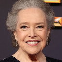 Kathy Bates als Furniture Man's Wife