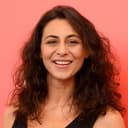 Virginie Acariès als Femme de Pierre Hallan