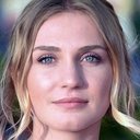 Laëtitia Clément als Luna