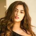 Sajal Ali als Momina Sultan