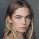 Amelia May als Claire Biggs