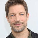 Mickey Hardt als Etienne