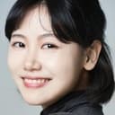Kim Yeon-gyo als Bricom Wife of a construction company employee