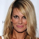 Courtney Hansen als Self - Host
